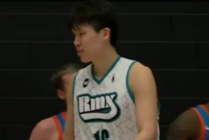 九游体育直播-半场就拿两双！杨瀚森轻松虐菜，开拓者培养成果明显