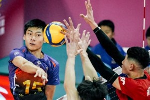 九游官网真人-19岁“小孩哥”王泊涵接过金牌教头沈琼15号球衣，中国男排主攻线新星诞生|上海男排|上海女排|训练|联赛|少年_新浪体育_新浪新闻