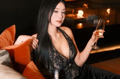 范斯晶和男友近照：28岁越来越美，男友1米96，也进男足国家队|范志毅|足球|国足|足协杯|马镇_新浪体育_新浪新闻