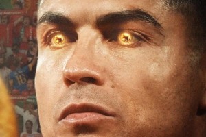 露天看台晒C罗海报：已经六届世预赛破门！