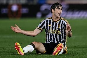 尤文官方：米雷蒂右大腿半腱肌轻度损伤，将在10-15天后复查